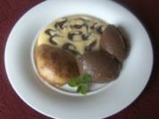 Schokoladen - Mousse mit glasierter Birne und Vanillesoße - Rezept