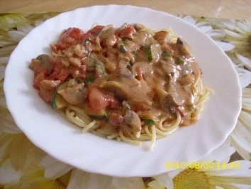 Speck-Pilz-Joghurtsoße für Spaghetti - Rezept