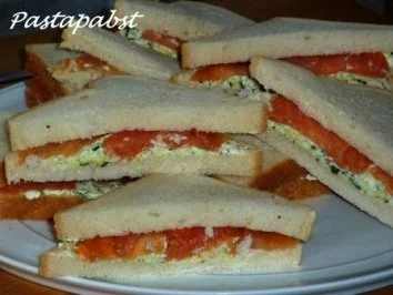 Rezept: Lachs-Sandwich mit Zucchini-Frischkäsecreme Lachs-Sandwich mit Zucchini-Frischkäsecreme - Rezept