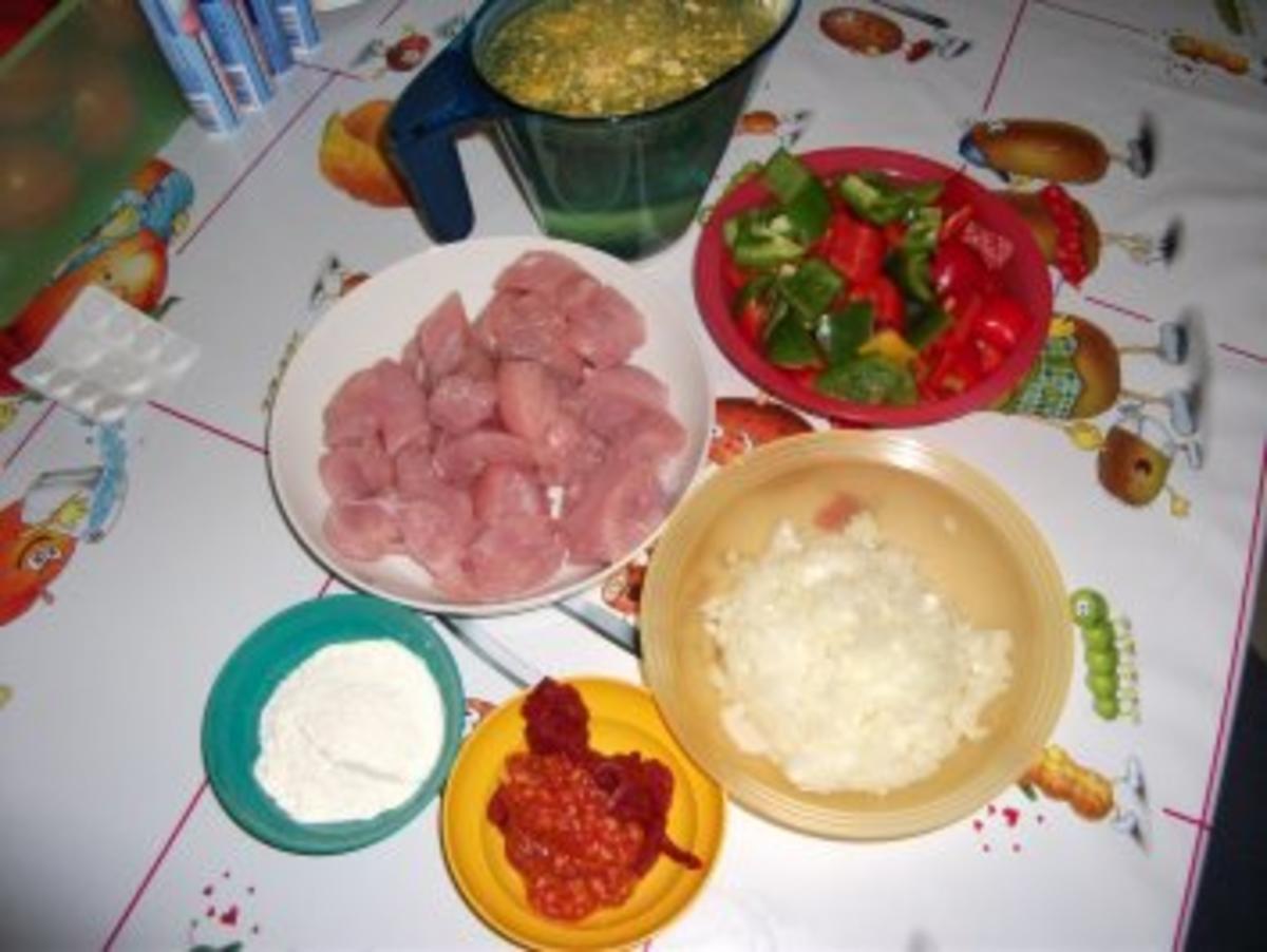 Putengulasch mit Putenbrust und Paprika - Rezept mit Bild - kochbar.de