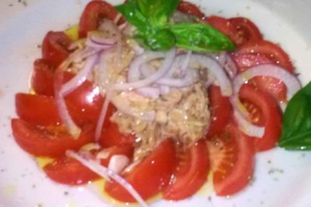 Tomatensalat mit Tuhnfisch - Rezept