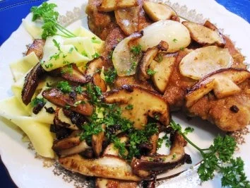 Kotelett paniert - mit gebratenen Steinpilzen .... - Rezept