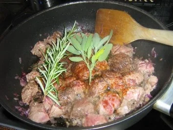 Rezept: Rindfleisch-Pilz-Schmortopf Bild Nr. 3 Rindfleisch-Pilz-Schmortopf - Rezept - Bild Nr. 3
