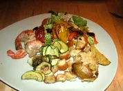 Mediterraner Brotsalat mit Gesellschaft - Rezept