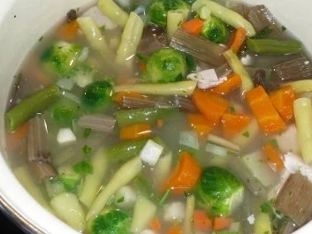 Suppe: Hühnersuppe mit frischem Gartengemüse - Rezept - Bild Nr. 3