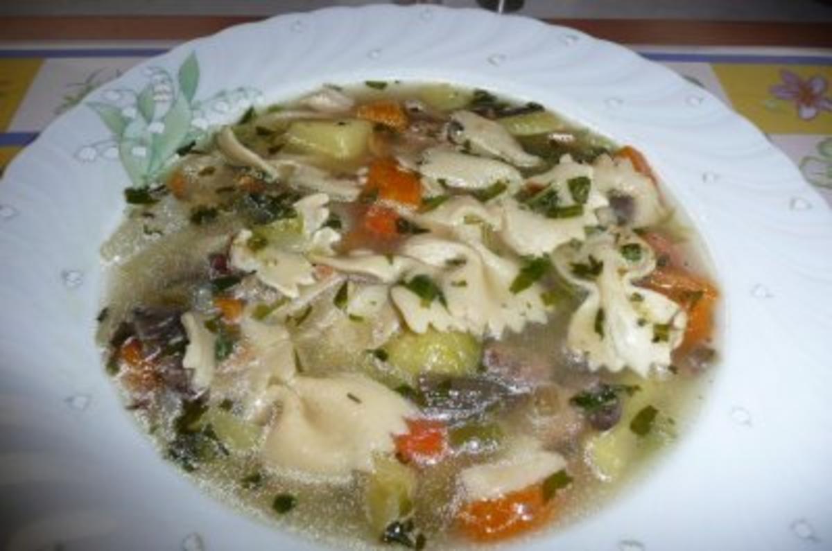 Suppe: Hühnersuppe mit frischem Gartengemüse - Rezept - Bild Nr. 2