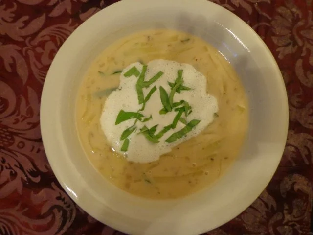 Feine Käsesuppe mit Zucchini - Rezept