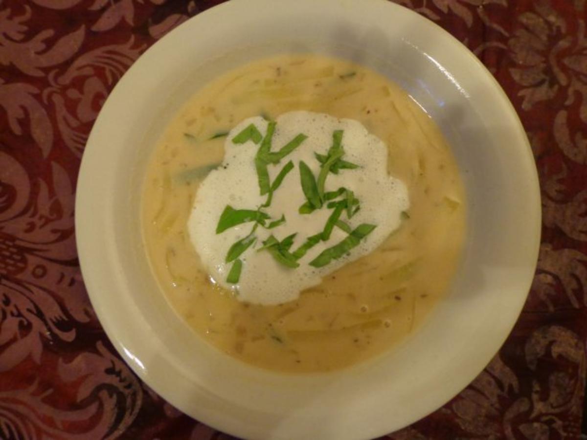 Feine Käsesuppe mit Zucchini - Rezept mit Bild - kochbar.de