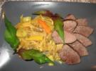 Rindersteak auf gelbem  Glasnudel-Gemüse-Curry - Rezept