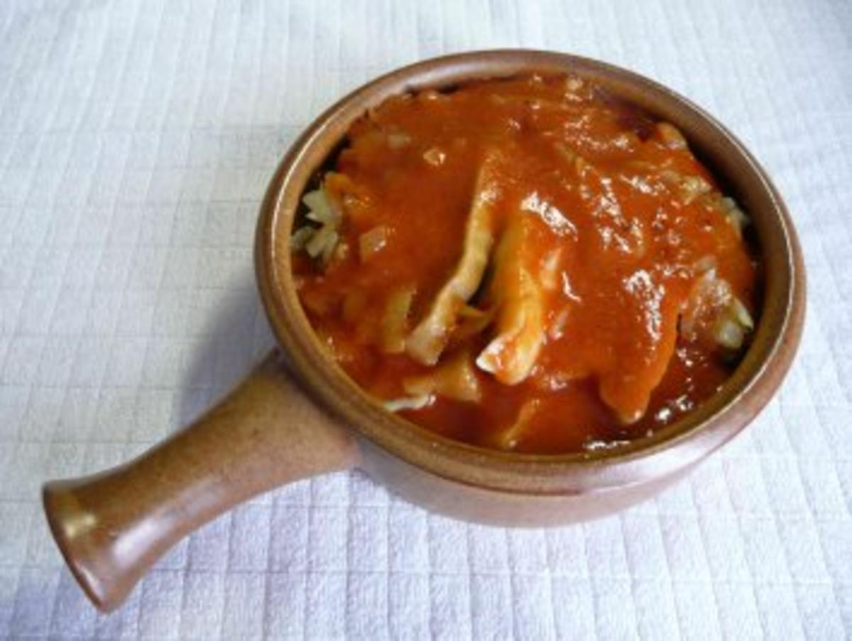 Resteverwertung : Maultaschen mit Zwiebeln und Tomatensoße - Rezept ...