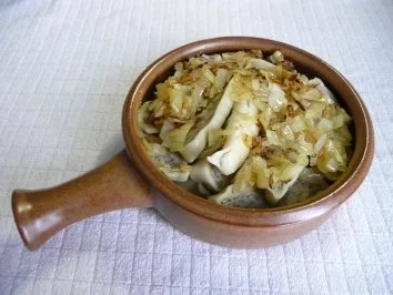 Rezept: Resteverwertung : Maultaschen mit Zwiebeln und Tomatensoße Bild Nr. 2 Resteverwertung : Maultaschen mit Zwiebeln und Tomatensoße - Rezept - Bild Nr. 2