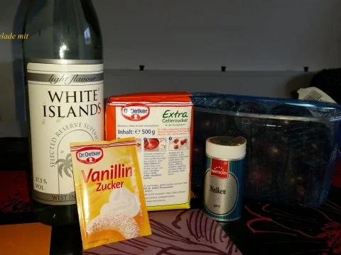 Rezept: Pflaumenmarmelade mit Schuss Bild Nr. 3 Pflaumenmarmelade mit Schuss - Rezept - Bild Nr. 3