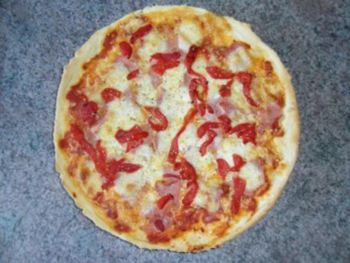 Pizza Prosciutto mit Mozzarella & Paprika Rezept kochbar.de
