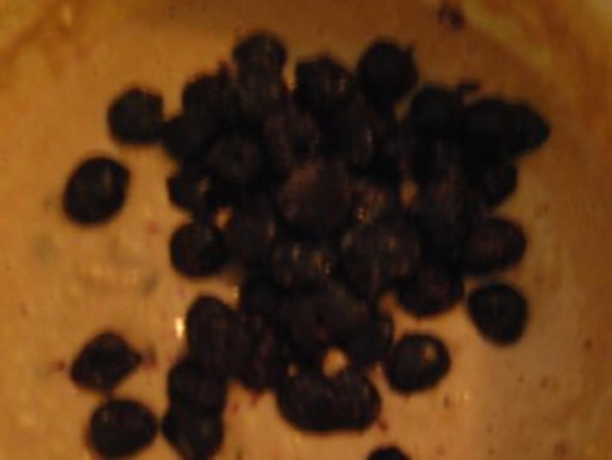 Kirsch-Muffins mit Schoko und Mandeln - Rezept - Bild Nr. 3