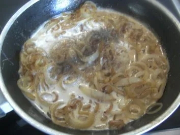 Rezept: Zwiebelsahnegeschnetzeltes Bild Nr. 4 Zwiebelsahnegeschnetzeltes - Rezept - Bild Nr. 4