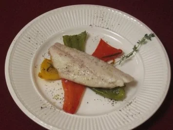 Rezept: Gebratene Dorade auf buntem Paprikabeet Gebratene Dorade auf buntem Paprikabeet - Rezept