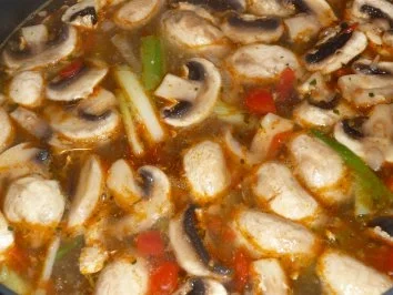 Rezept: Turbo - Geflügelgulasch mit Champignons Bild Nr. 2 Turbo - Geflügelgulasch mit Champignons - Rezept - Bild Nr. 2