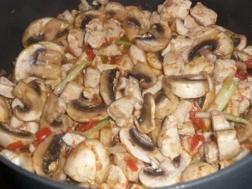 Rezept: Turbo - Geflügelgulasch mit Champignons Bild Nr. 3 Turbo - Geflügelgulasch mit Champignons - Rezept - Bild Nr. 3