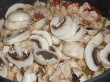 Rezept: Turbo - Geflügelgulasch mit Champignons Bild Nr. 4 Turbo - Geflügelgulasch mit Champignons - Rezept - Bild Nr. 4