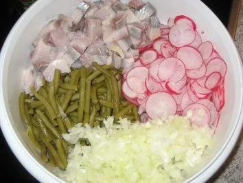 Rezept: Matjessalat mit Radieschen Bild Nr. 3 Matjessalat mit Radieschen - Rezept - Bild Nr. 3