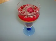 Rezept: Dunkles Schokoladen Mousse mit Frรผchtepรผree Dunkles Schokoladen Mousse mit Frรผchtepรผree - Rezept