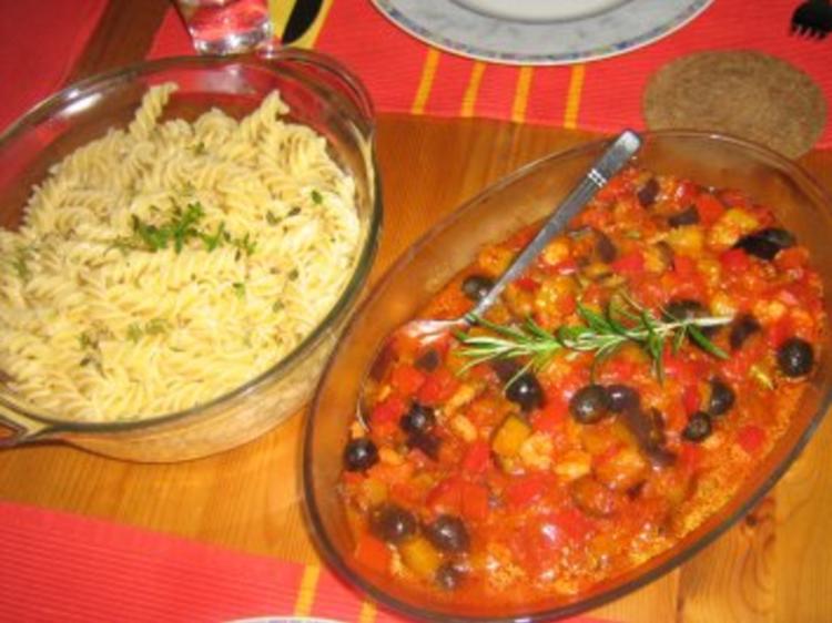 Mediteranes Gemüse mit Schrimps auf Fusilli - Rezept - kochbar.de