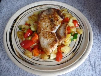 Resteverwertung : Gemüsebratkartoffeln, dazu Tilapia - Rezept