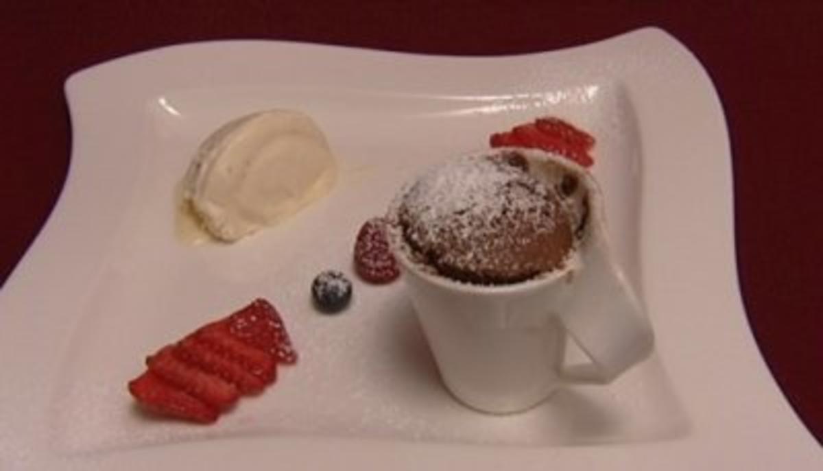 Vanilleparfait mit Schokoladensoufflee (Janina Uhse) - Rezept
