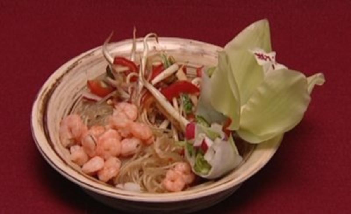 Glasnudelsalat mit Hühnchen und Shrimps (Sarah Tkotsch) - Rezept
