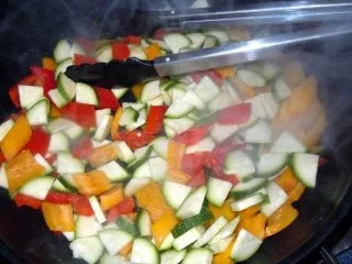 Scharfe Hähnchenbrust auf fruchtig-scharfem Gemüse - Rezept - Bild Nr. 4