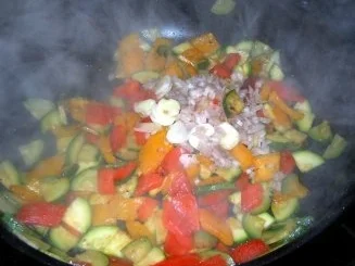 Scharfe Hähnchenbrust auf fruchtig-scharfem Gemüse - Rezept - Bild Nr. 5