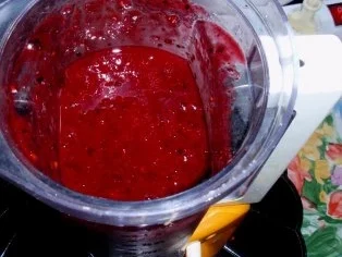 Rezept: Beeriges Eis auf Beerenkompott Bild Nr. 6 Beeriges Eis auf Beerenkompott - Rezept - Bild Nr. 6