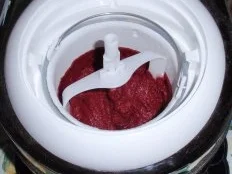 Rezept: Beeriges Eis auf Beerenkompott Bild Nr. 9 Beeriges Eis auf Beerenkompott - Rezept - Bild Nr. 9