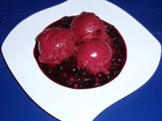 Rezept: Beeriges Eis auf Beerenkompott Bild Nr. 11 Beeriges Eis auf Beerenkompott - Rezept - Bild Nr. 11