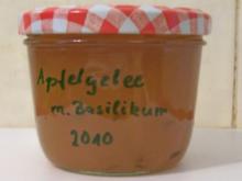 Einmachen: Apfel-Gelee mit Basilikum - Rezept