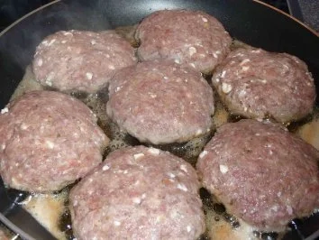 Rezept: Frikadellen mit Möhren-Lauch-Gemüse im Kartoffelnest Bild Nr. 7 Frikadellen mit Möhren-Lauch-Gemüse im Kartoffelnest - Rezept - Bild Nr. 7