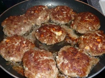 Rezept: Frikadellen mit Möhren-Lauch-Gemüse im Kartoffelnest Bild Nr. 8 Frikadellen mit Möhren-Lauch-Gemüse im Kartoffelnest - Rezept - Bild Nr. 8