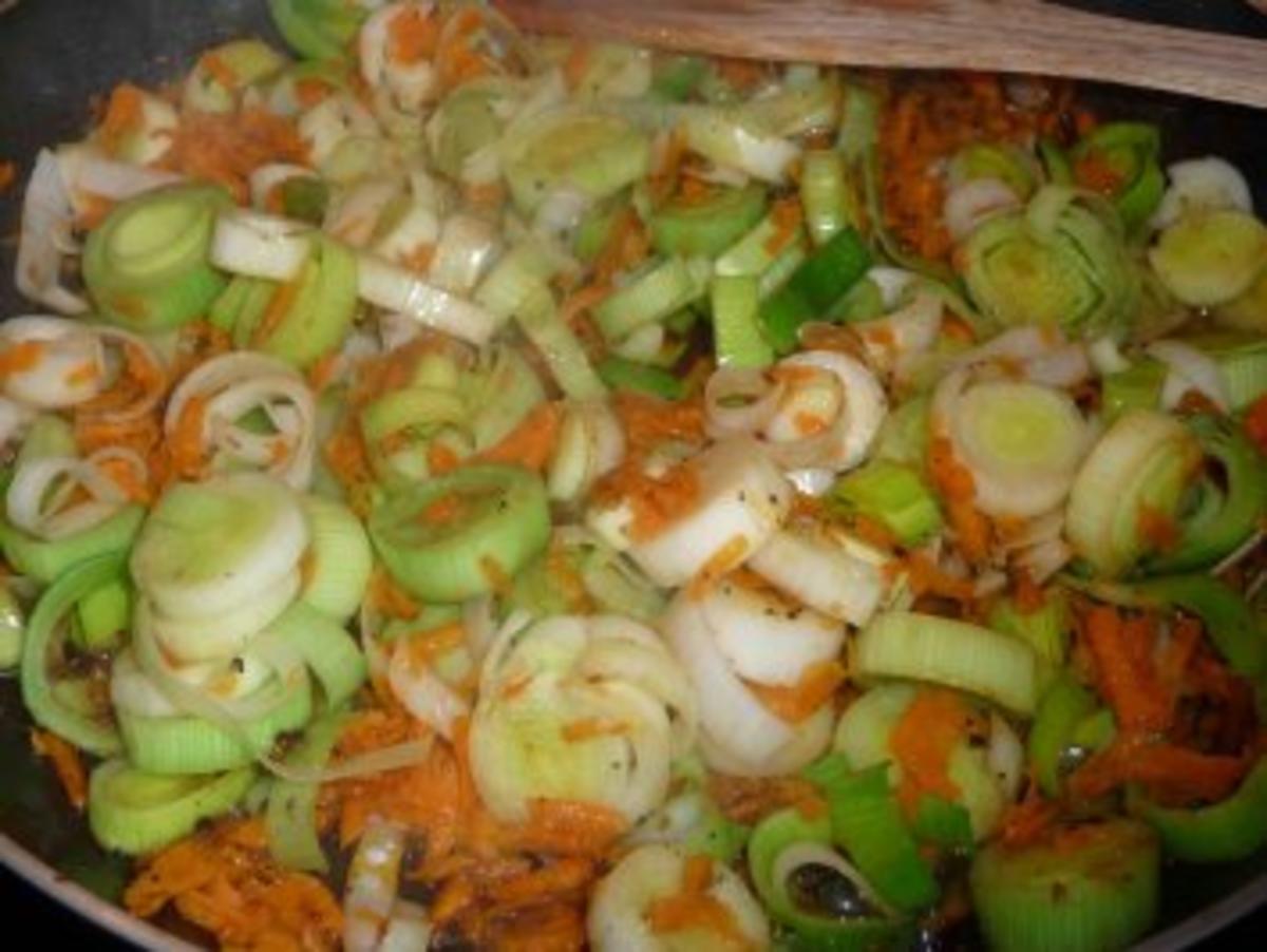 Frikadellen mit Möhren-Lauch-Gemüse im Kartoffelnest - Rezept - Bild Nr. 10