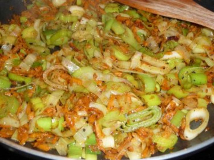 Frikadellen mit Möhren Lauch Gemüse im Kartoffelnest - einfach - von cleo64