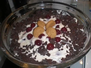 Kirschtrifle mit Amarettini - Rezept