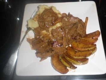 Kalbsleber in Zwiebelsahnesoße - Rezept