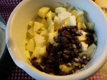 Apfelkuchen mit Rumrosinen - Rezept - Bild Nr. 4