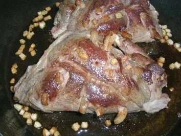 Hasenkeulen gespickt/ mit Steinpilzen und rohem Knödel - der Herbst kann kommen - Rezept - Bild Nr. 6