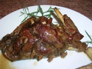 Hasenkeulen gespickt/ mit Steinpilzen und rohem Knödel - der Herbst kann kommen - Rezept