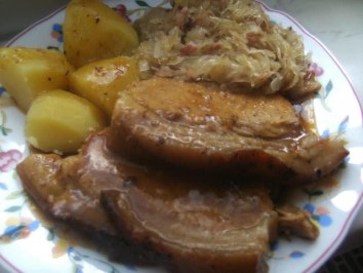 Bilder für Jungschwein-Krustenbraten mit Salzkartoffeln und - Rezept