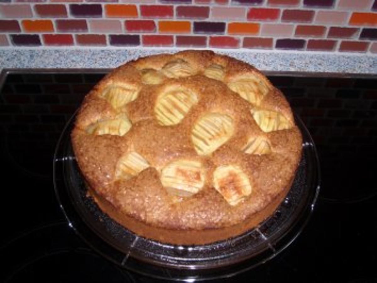Apfelkuchen mit Zitrone und Joghurt - Rezept - Bild Nr. 2