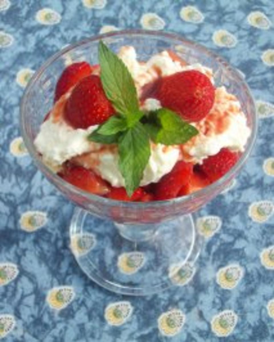 Erdbeerbecher De Lux - Rezept mit Bild - kochbar.de