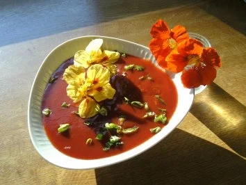 Bloody- Mary Party- Suppe-Cocktail aus der Suppenschüssel - Rezept