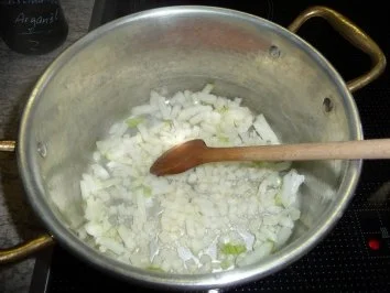 Kaninchen : Keule mit Zwiebelsoße, an Rotkohl und Salzkartoffeln - Rezept - Bild Nr. 5