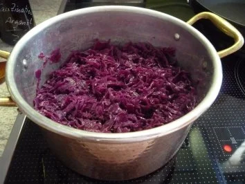 Kaninchen : Keule mit Zwiebelsoße, an Rotkohl und Salzkartoffeln - Rezept - Bild Nr. 7